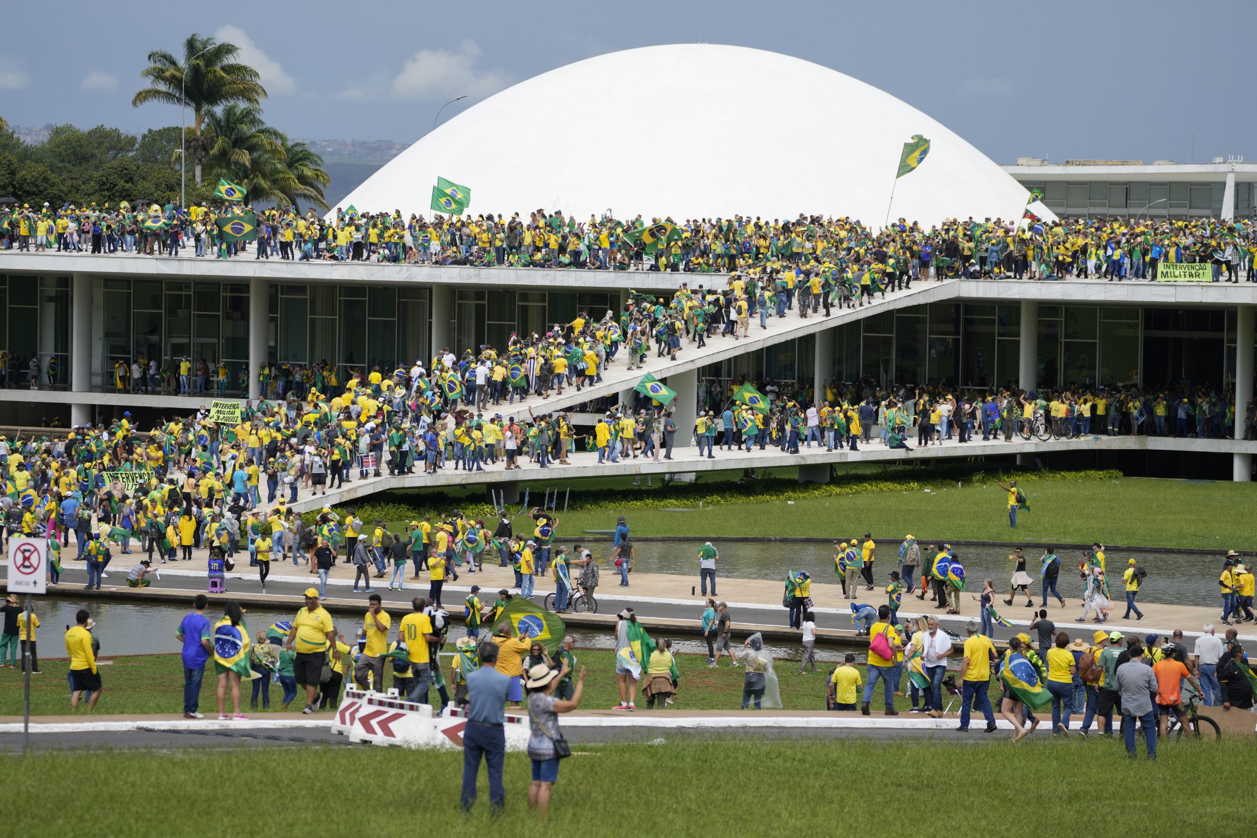 配头／ 巴西前总统支持者冲击国会法院总统府事件结束　约170人被捕   