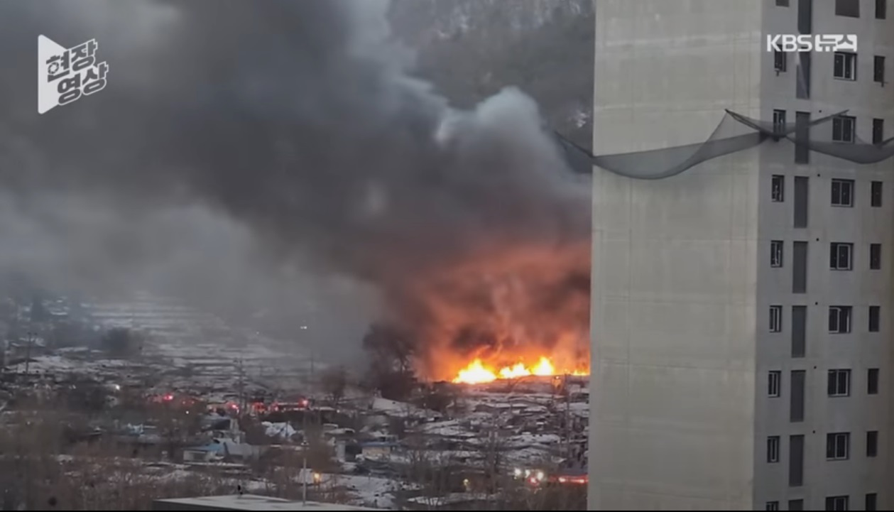 首尔贫民窟大火 60房烧毁近500名居民急撤