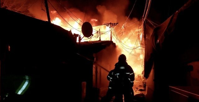 首尔贫民窟大火 60房烧毁近500名居民急撤