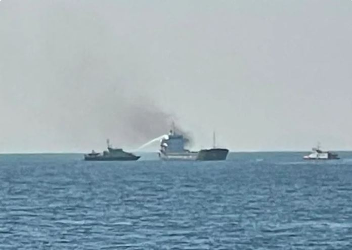 香港南丫岛对开货船起火　消息：1人死亡 