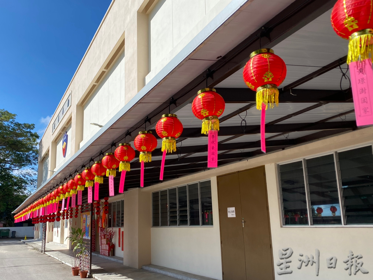 （大北马）第二版主文/励华学校春风吹进校园，设置10个打卡景点迎新春。