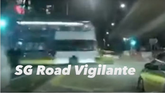 （已签发）柔：巴士被指闯红灯撞上德士 新捷运展开调查