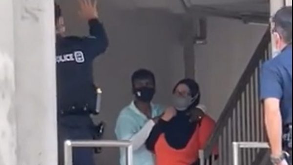 视频 | 男子持刀挟持妇女  被警方当场逮捕