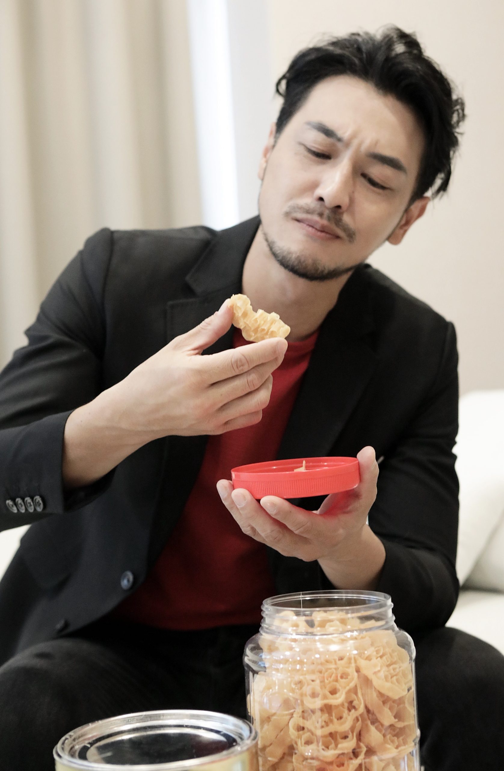 （设定年初一上网）首尝大马年饼 栢天男趣味点评