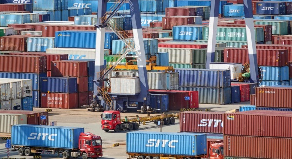中国去年12月出口减9.9% 全年达3.6兆美元创纪录
