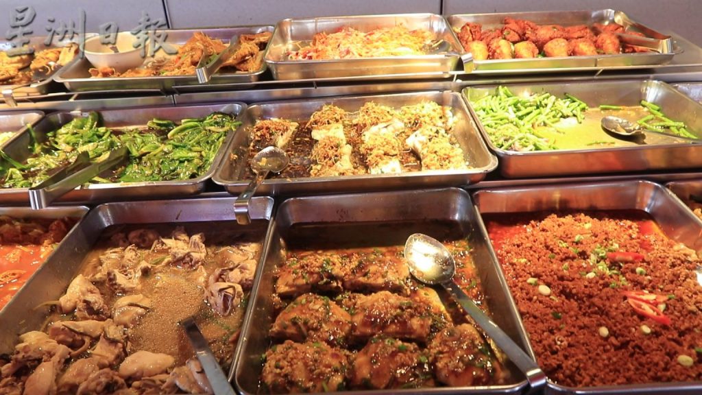 小块鸡肉+蔬菜+汤汁要价RM7     食物价格上涨 穷学生迫挨饿