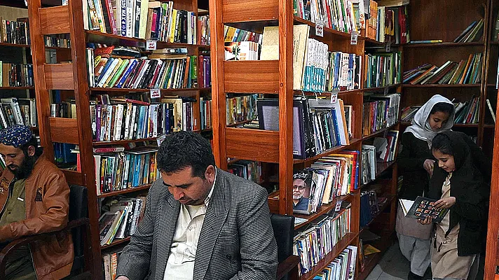 Library thrives in Pakistan’s ‘wild west’ gun market town