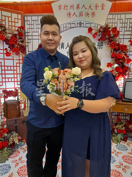林俊豪与刘真柔俩24岁，他们5年前在“旅行青蛙”的社交媒体游戏上认识，今年配合情人节终于结婚了。（黄腾辉摄）