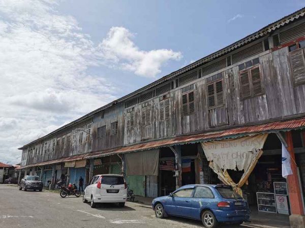 王麻骨镇百年老店区的其中一排老店。（档案图）