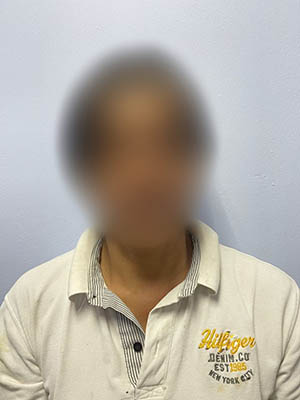 中年男子涉嫌制造和分销哥冬水，被警方逮捕。（图：槟州西南警区脸书）