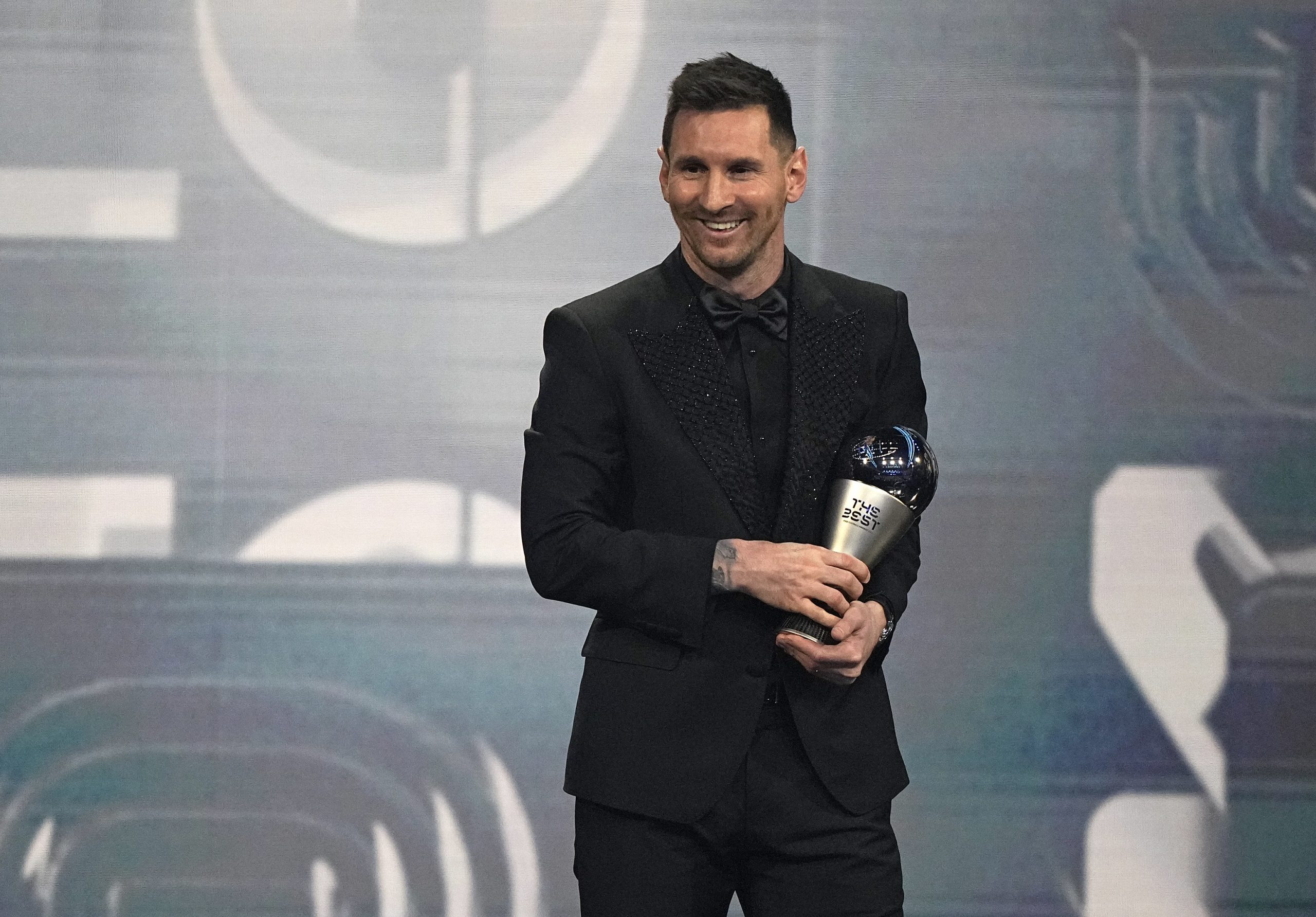 2022年度FIFA颁奖典礼|阿根廷横扫3大奖项  梅西7膺世界足球先生