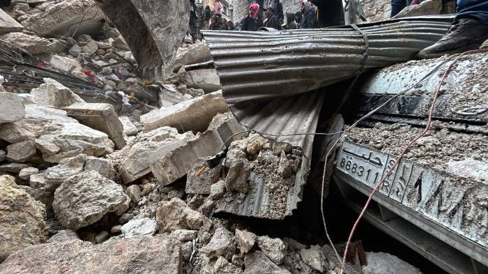 叙利亚一岁半女童地震废墟中获救 毫发无损