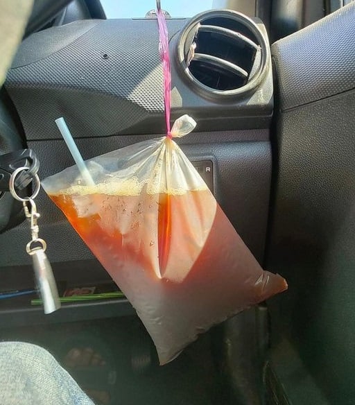 “一包红冰茶RM5离谱吗？” 男子：店喝RM3.50 外带加RM1.50