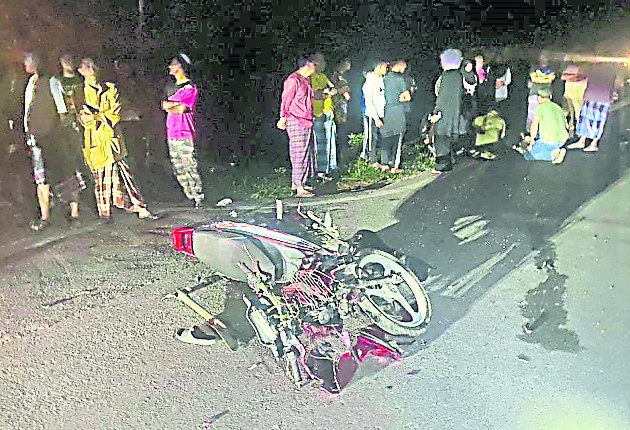 东先下：丹州瓜拉吉赖甘榜本柏里央发生一宗死亡车祸，1辆摩托车撞上1辆轿车，19岁的摩托车骑士当场丧生。