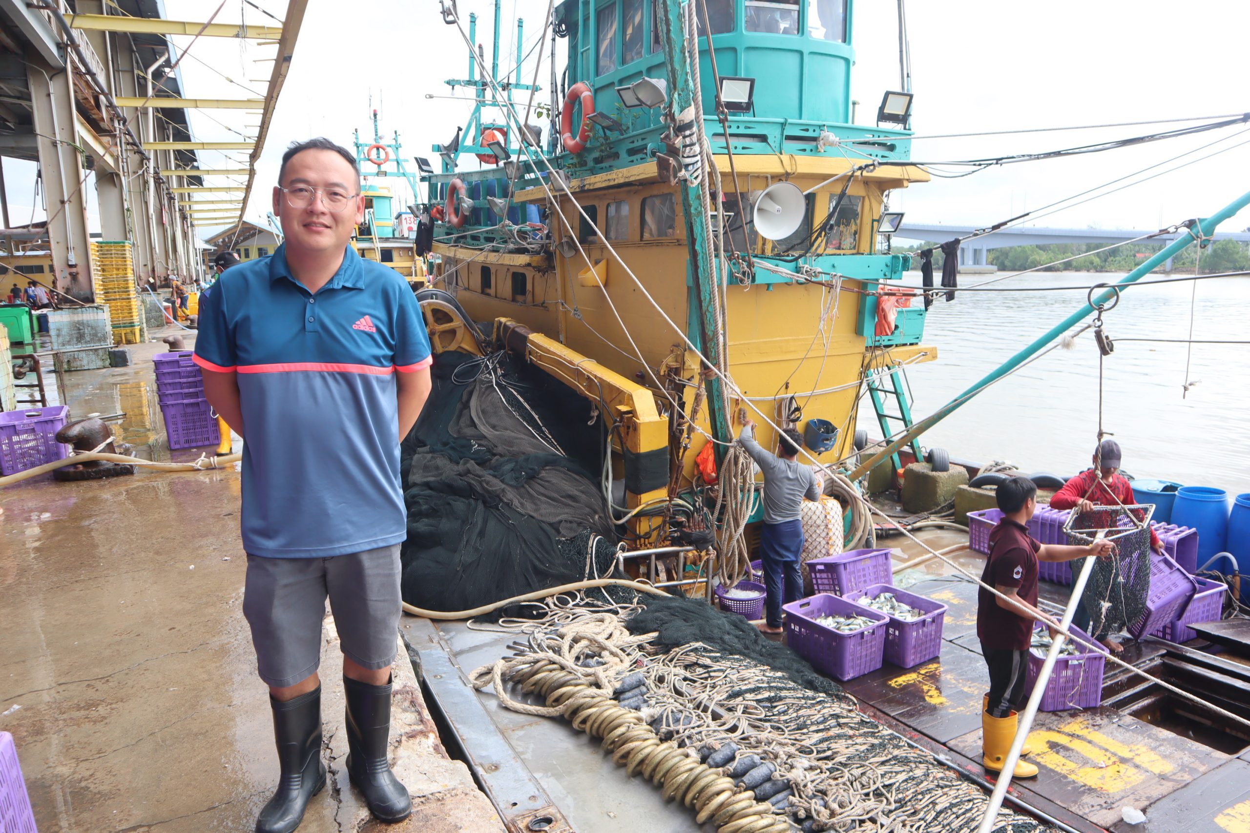 东：渔船领域面对缅甸外劳短缺问题，加上无法申请漂白缅甸外劳，业者望政府正式问题，避免因外劳短缺，间接导致渔获价格上扬，使得民众需吃贵鱼。