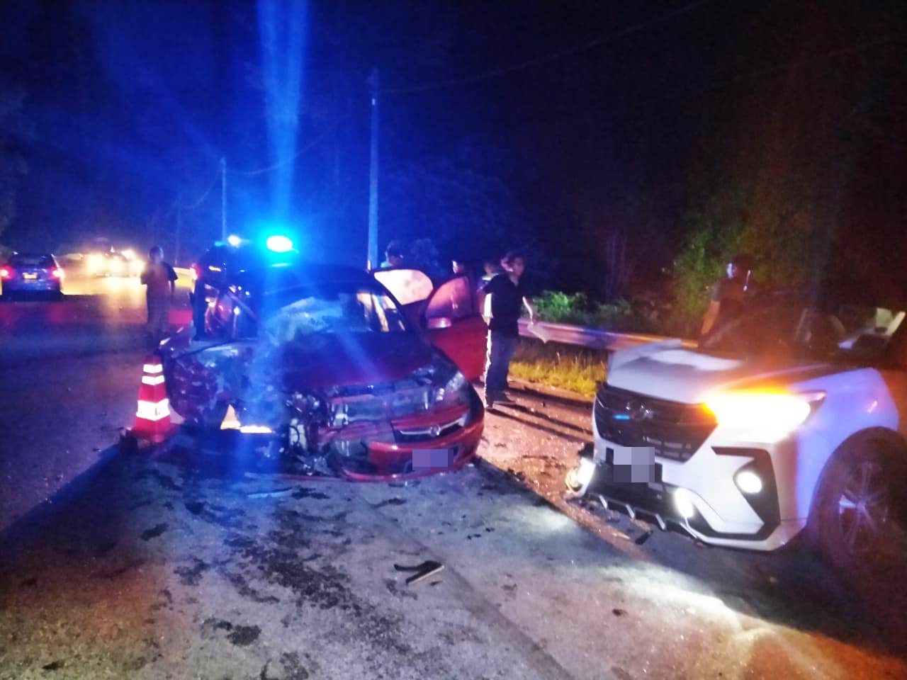 东：话望生通往瓜拉吉赖路昨晚发生三车连环撞，造成1名退伍警员丧生。