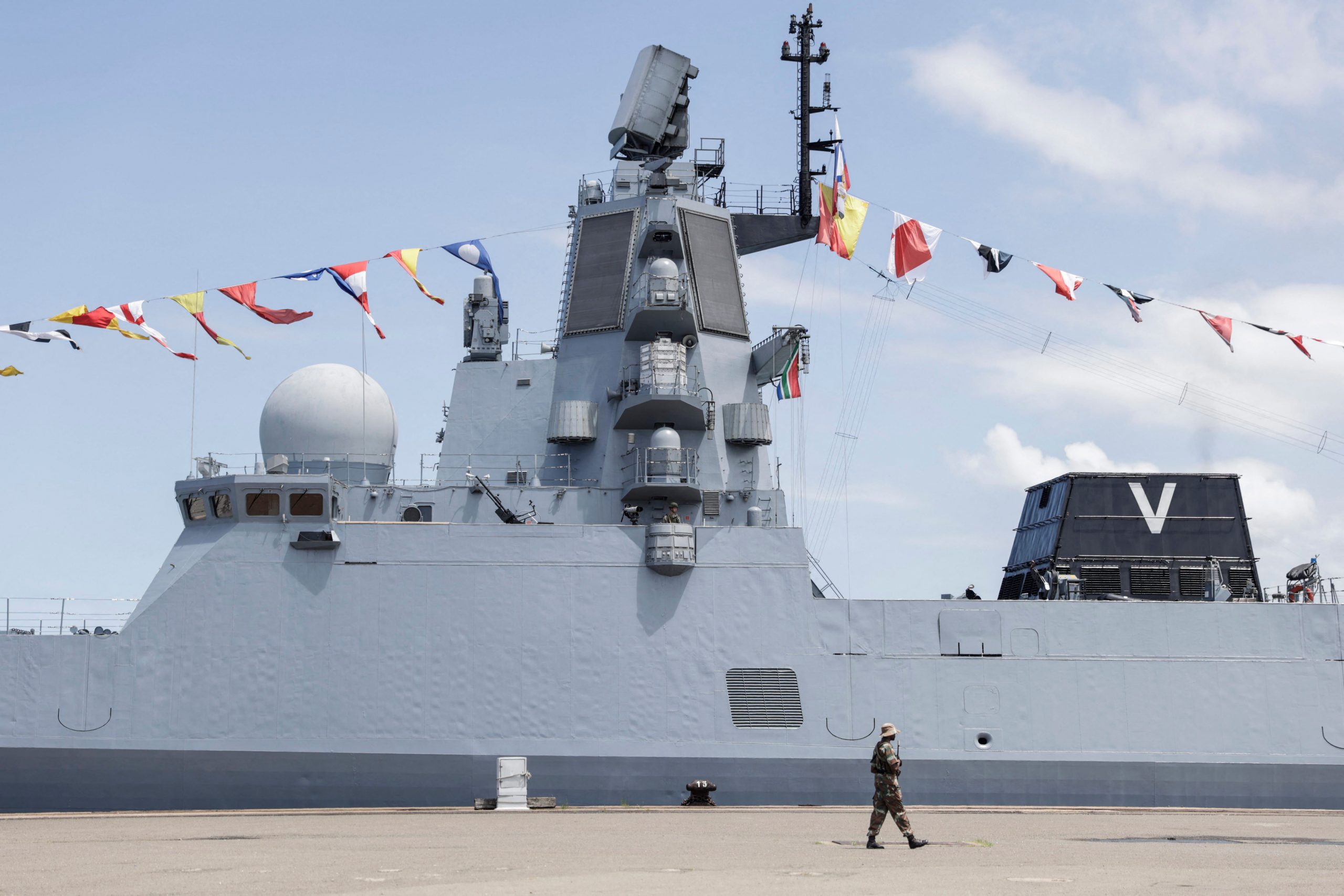 中俄南非海军联合演习  俄否认计划试射新导弹