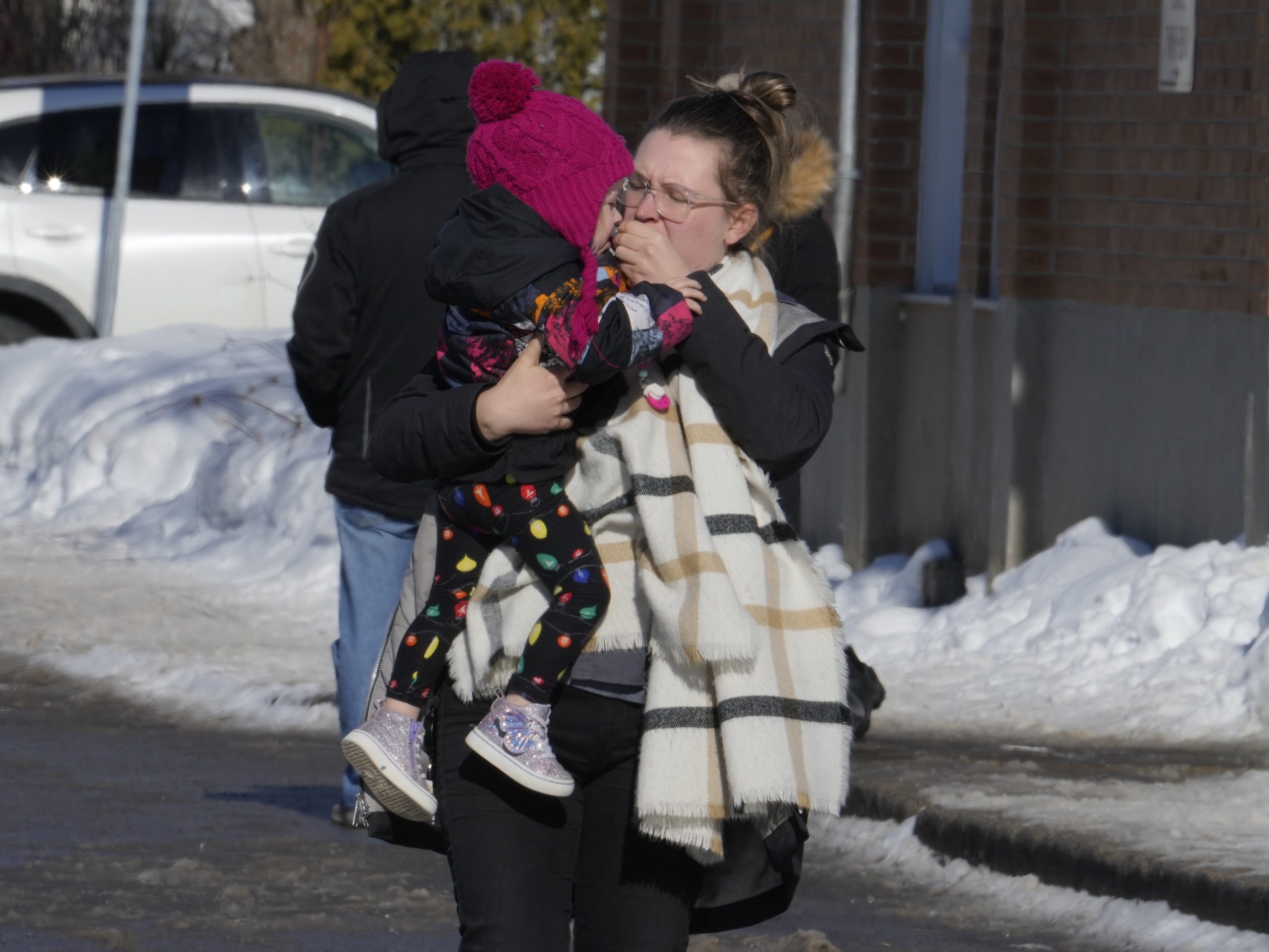 加拿大巴士撞向日间托儿中心　2名儿童遇在6人伤 司机被捕 