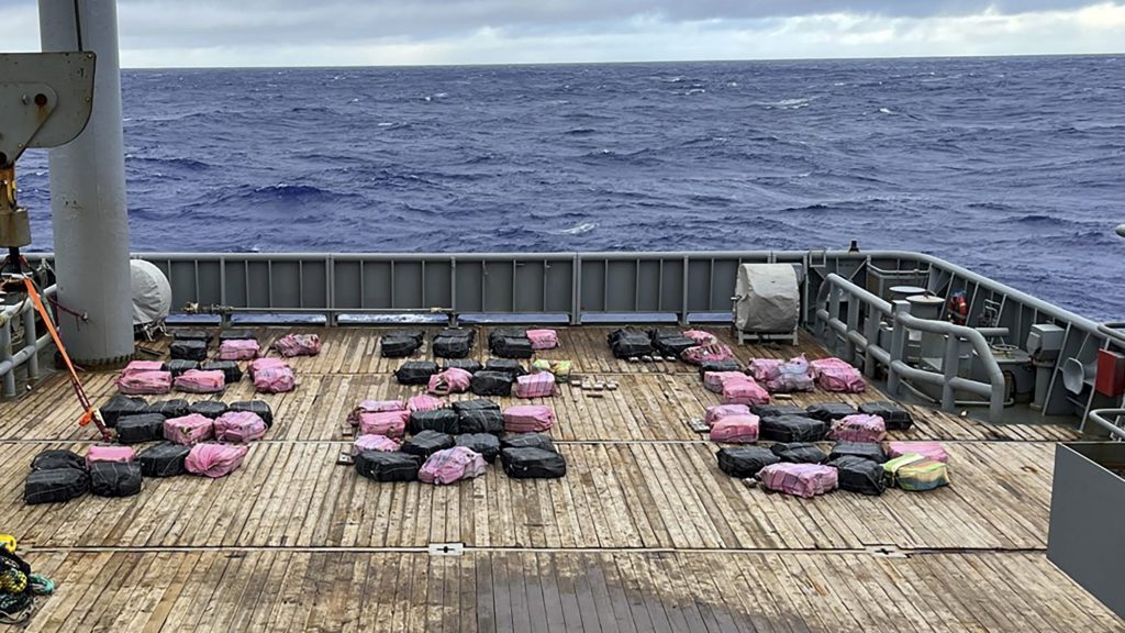 在太平洋海面漂浮 纽西兰警方发现3.5吨可卡因