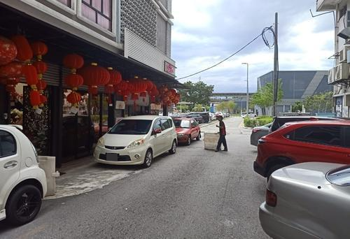 “停车费RM20”    茨厂街非法看车员漫天开价