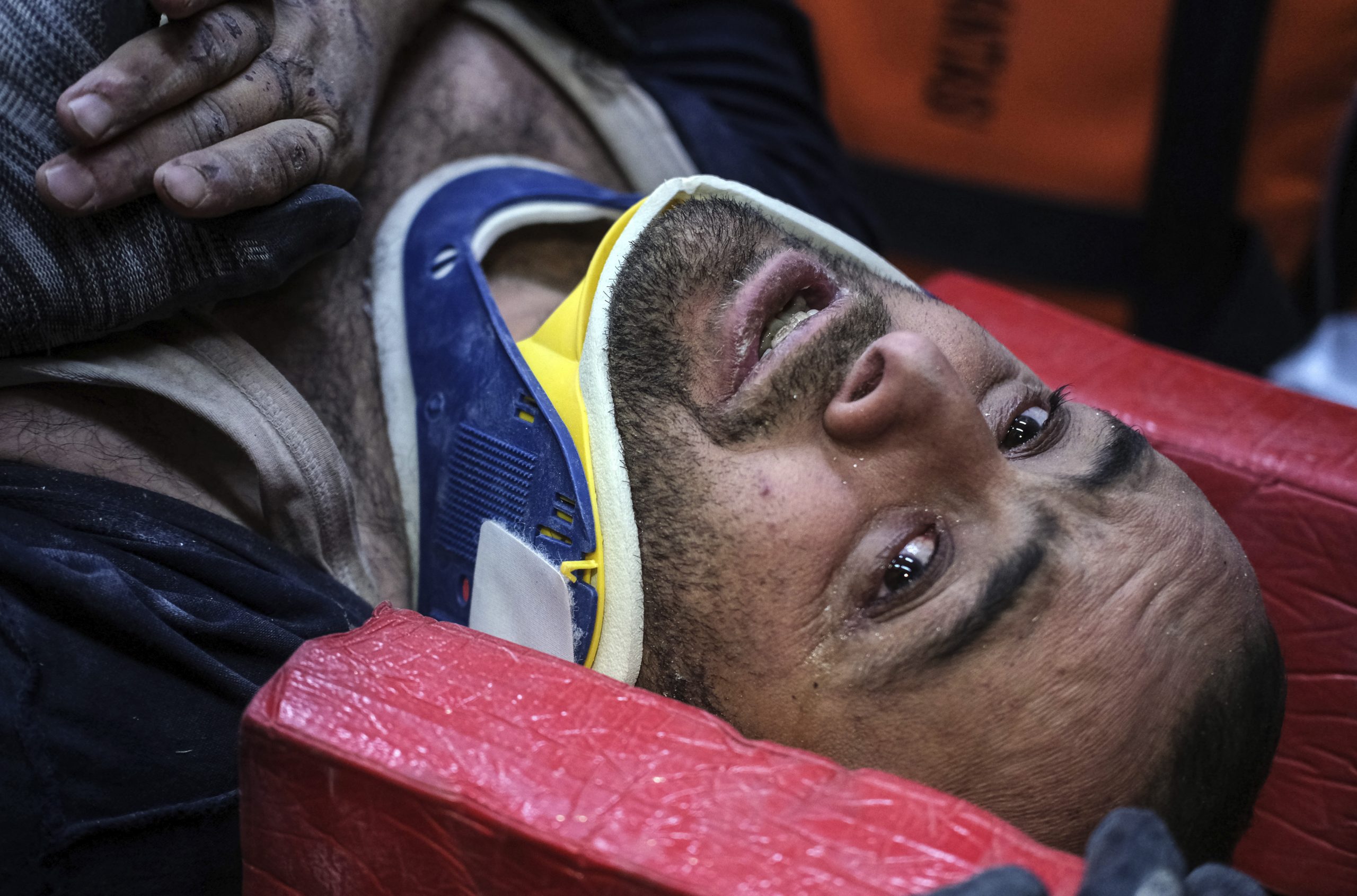 搜救人员与时间赛跑 土耳其地震灾区又有121人获救
