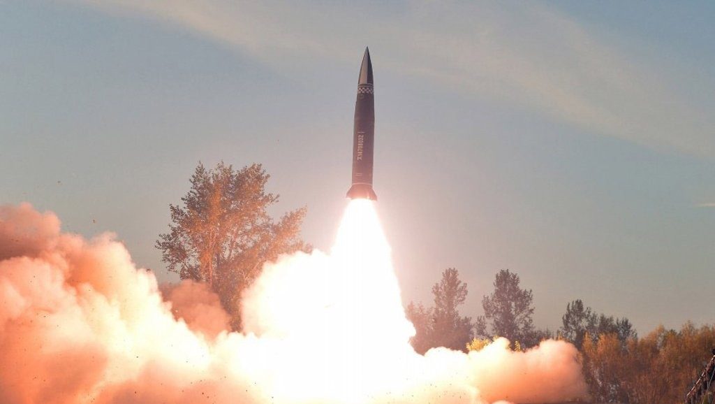 朝鲜向半岛东部海域发射不明弹道导弹
