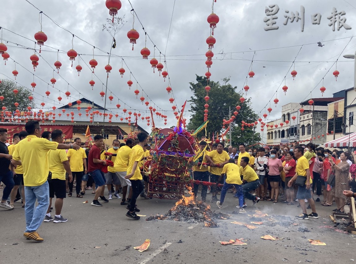 柔 ：时隔两年重现热闹盛况  云峰宫众神出游闹哄哄