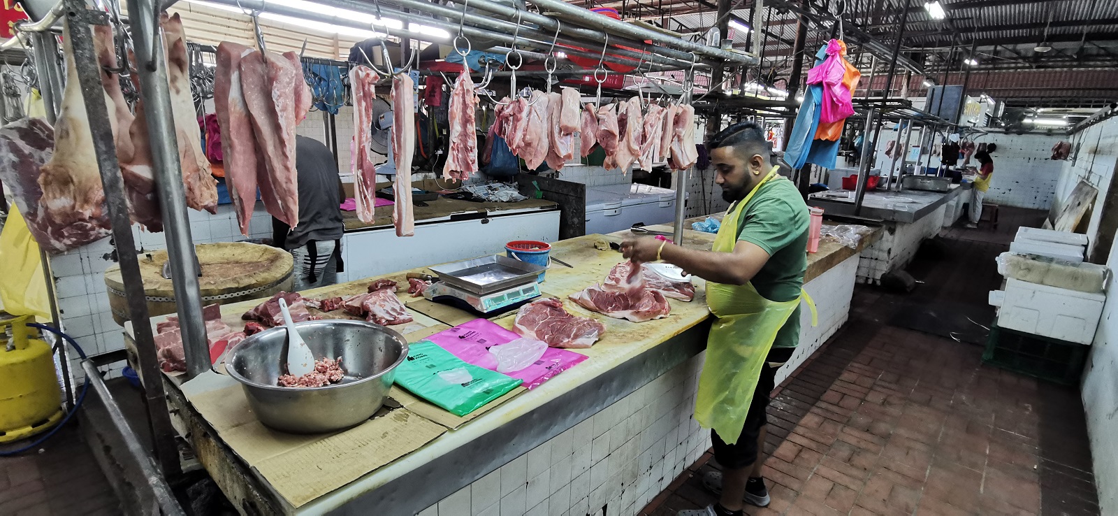 柔：【特稿】：猪肉频涨价 生意跌40%  商贩盼政府出手打救