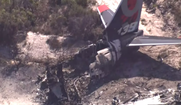 澳洲波音737灭火飞机坠毁 2机师奇迹幸存