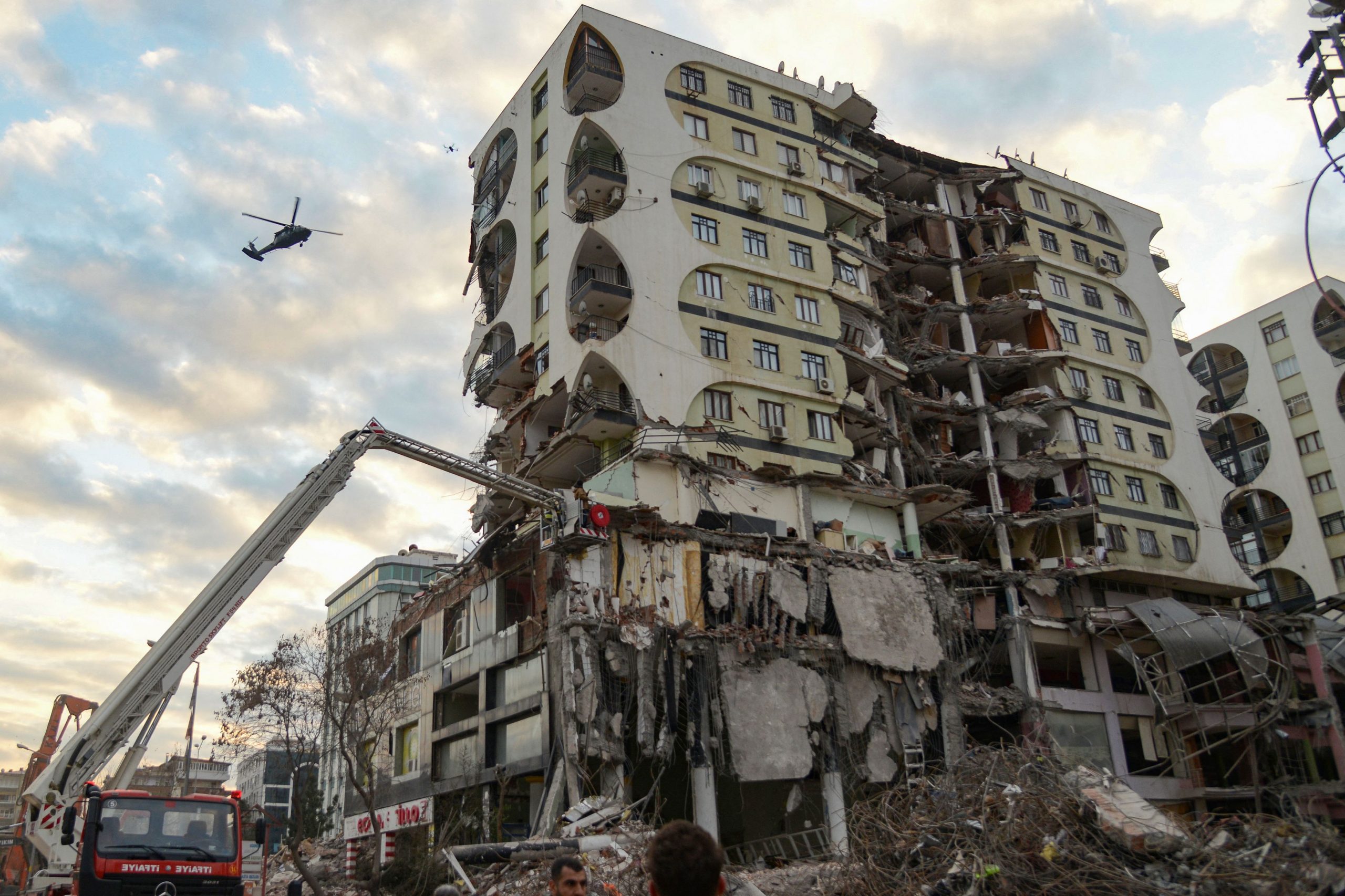 看世界)土耳其强震震出建筑问题 调查扩大184人被捕