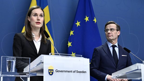 芬兰总理马林：不会抛弃瑞典独自加入北约