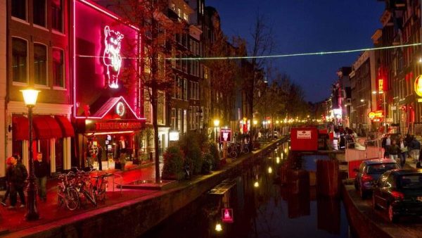 阿姆斯特丹红灯区禁户外吸食大麻