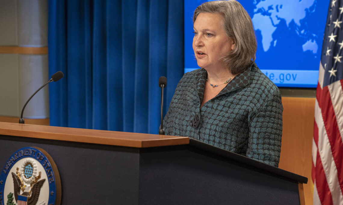 美副国务卿：美国不打算停止供乌克兰武器