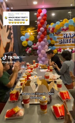 视频|给26岁寿星公生日惊喜 死党预约麦当劳办派对