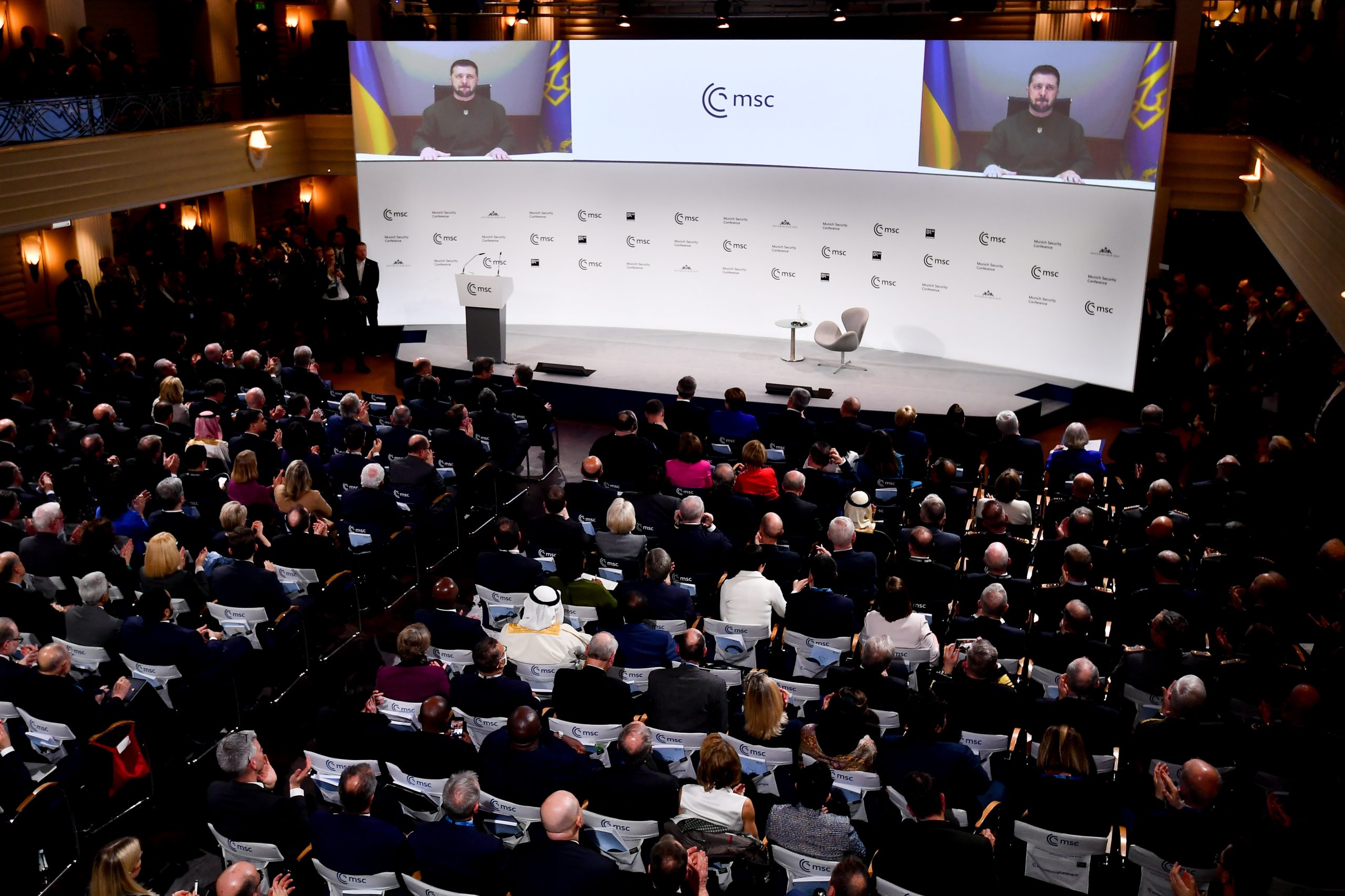配头)慕尼黑安全会议开幕演说 泽连斯基以巨人歌利亚形容俄罗斯今年将倒下