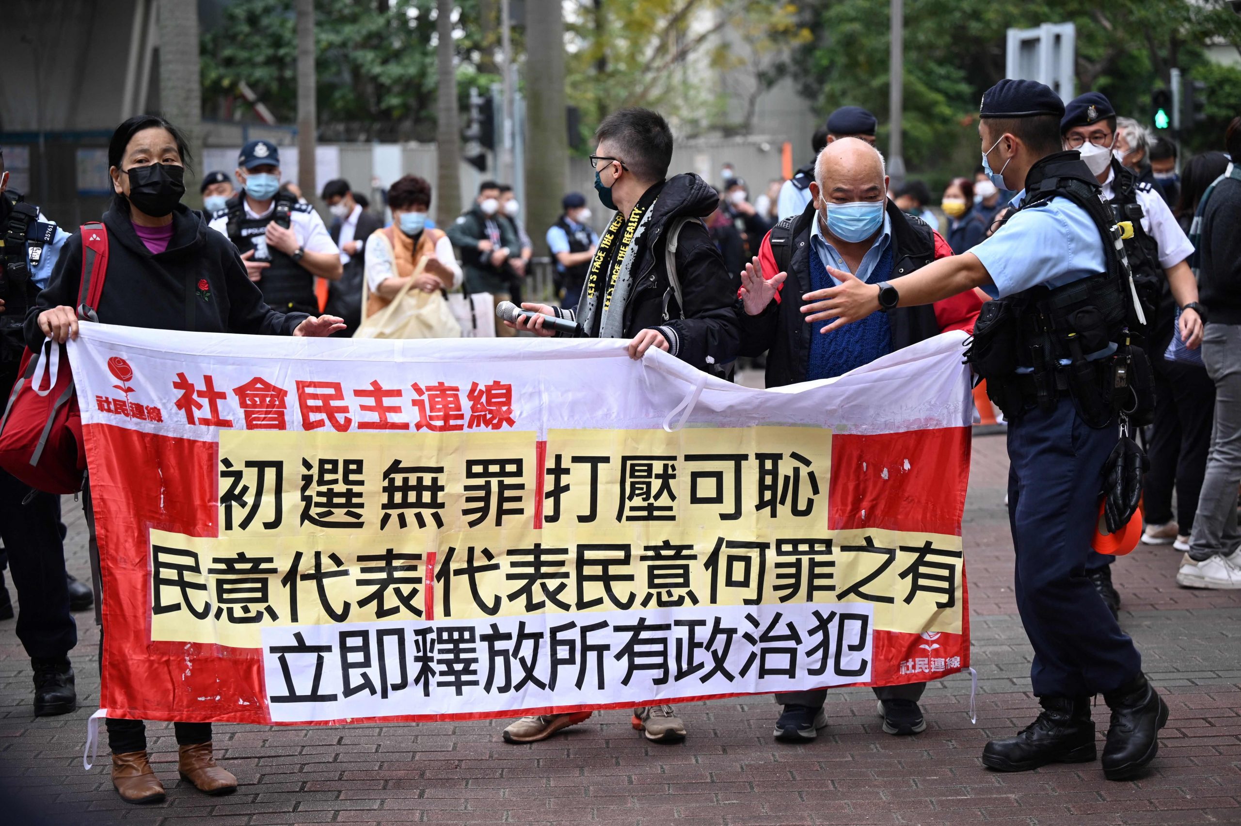 香港民主派初选案47人受审 国安法下最大规模