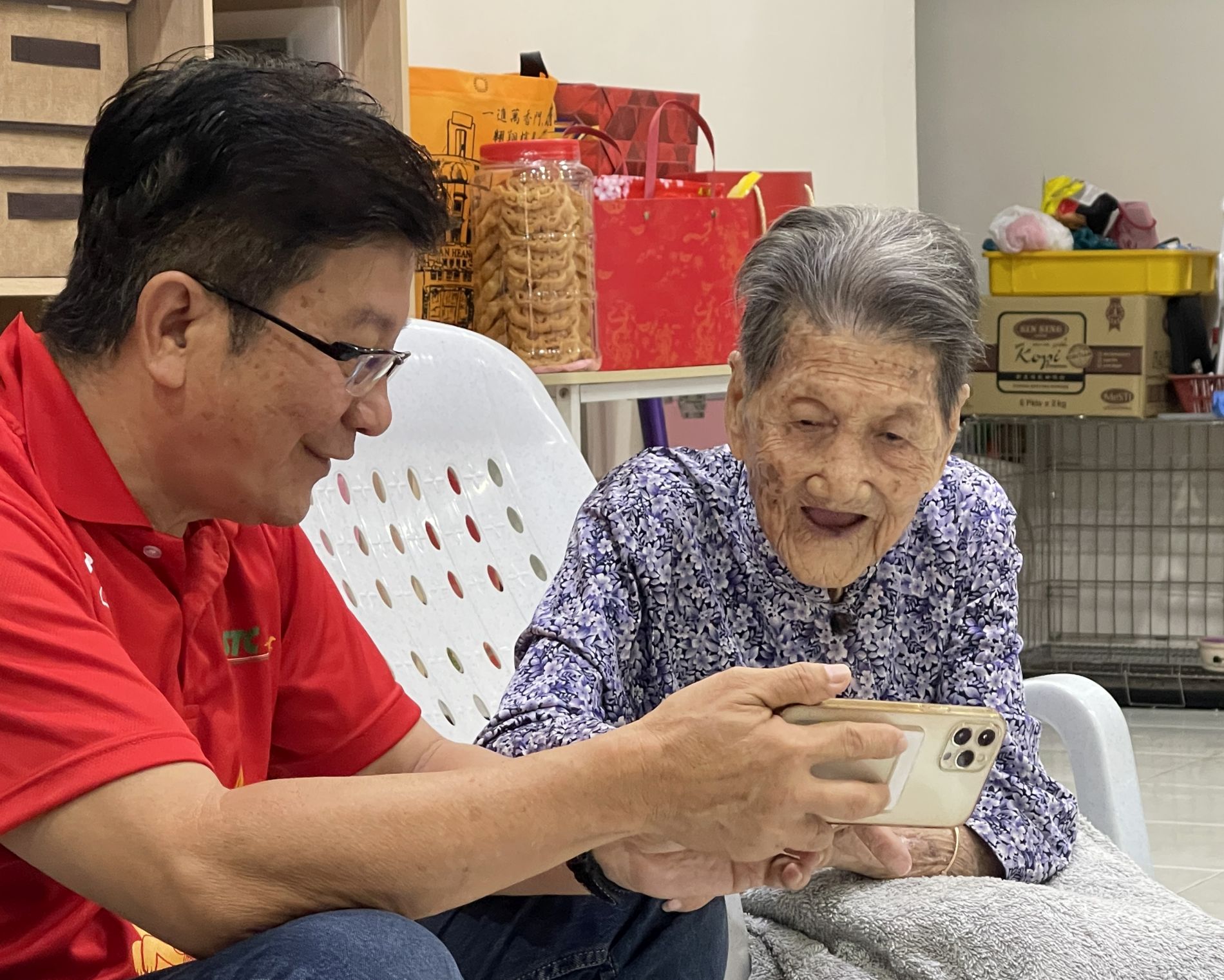 （古城封底主文）105岁人瑞何凤喜·笑过每一天