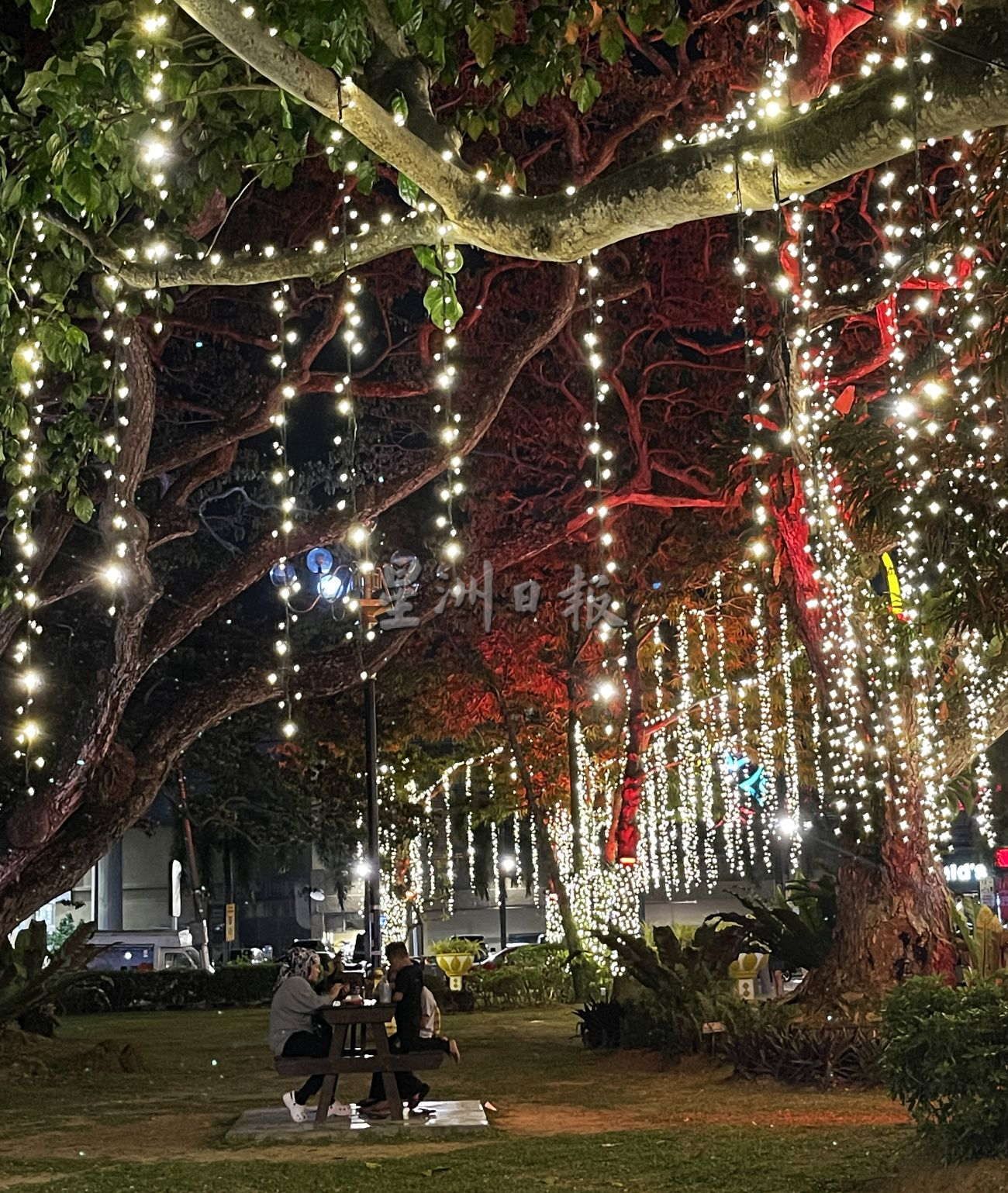 （古城第二版主文）古迹区化身魔幻城市花园·吸引游客欲罢不能