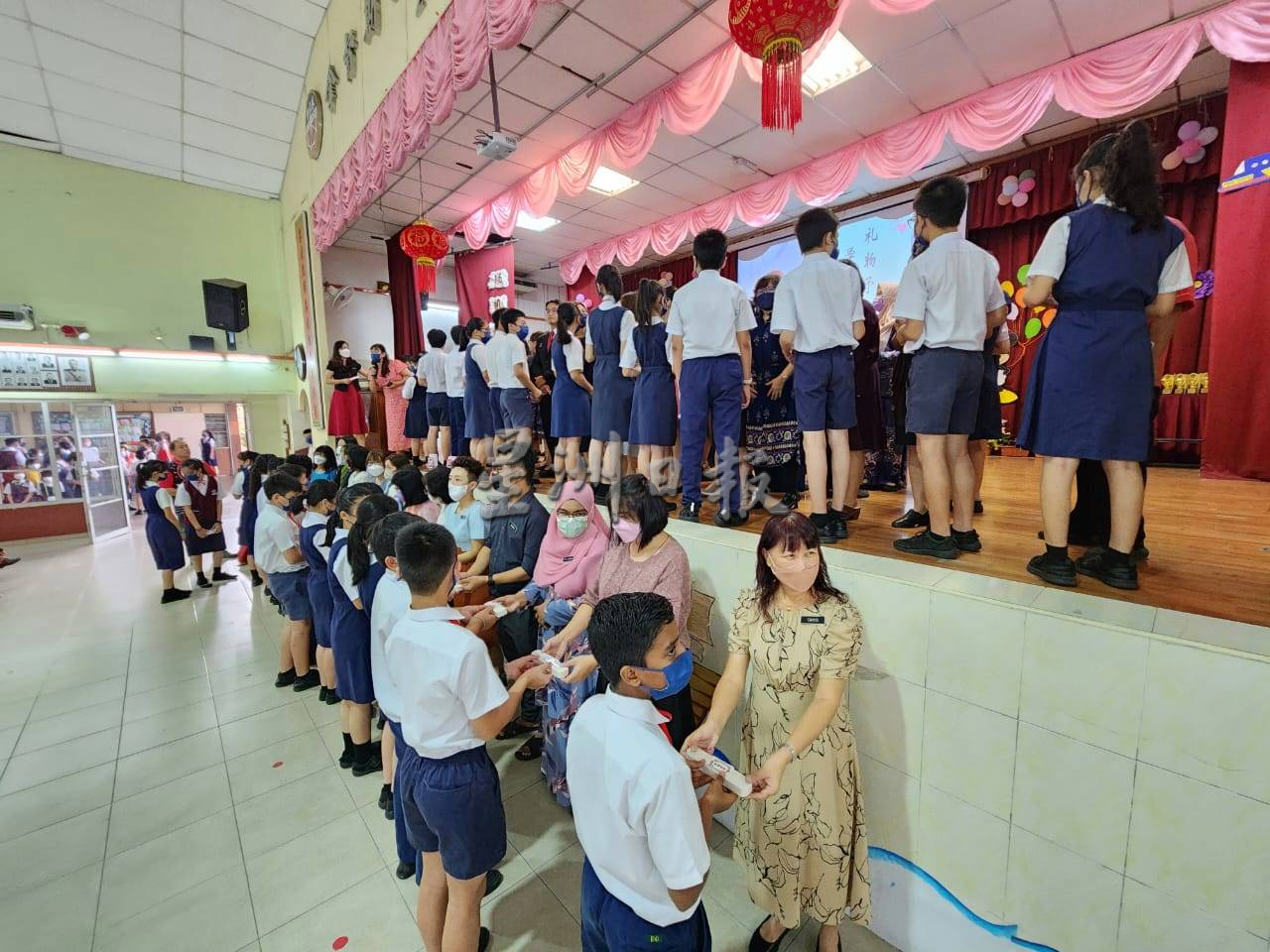 （古城）晋巷小学办毕业典礼，145学生踏上学习新阶段