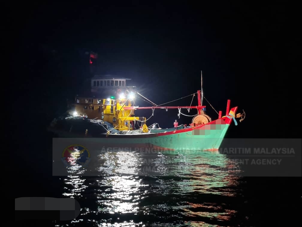 （大北马）本地渔船上全是外籍工人 海事执法机构扣查23人