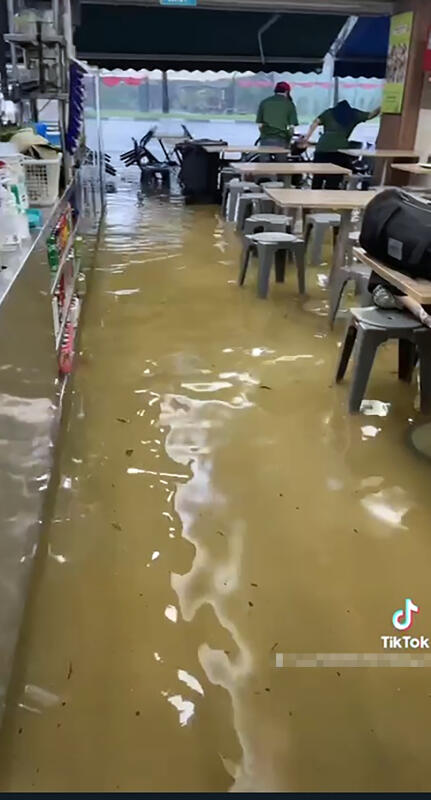 （已签发）柔：狮城二三事：8餐馆暴雨后淹水　暂停营业两小时