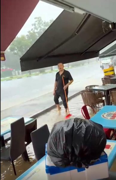 （已签发）柔：狮城二三事：8餐馆暴雨后淹水　暂停营业两小时