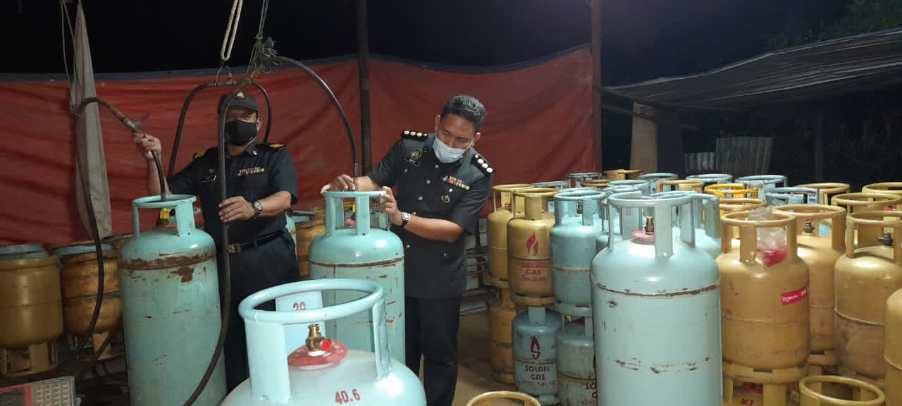 NS 芙蓉：家用石油气充工业石油气牟利，两名外劳被逮捕