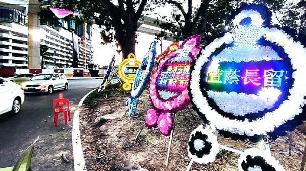 180 LED wreaths for Klang businessman’s late mother