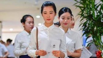 中国女性职场现状调查报告  今年平均月薪5627