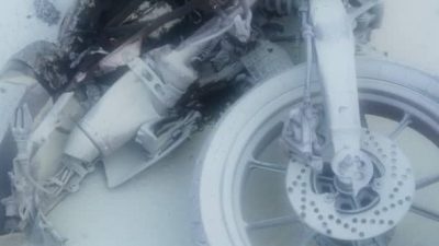 摩托车撞罗里后起火   骑士被抛飞重伤亡