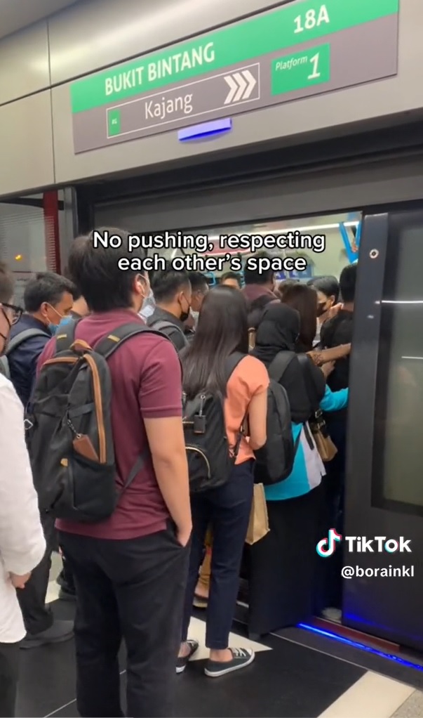 “大家搭地铁都排队不推挤！”韩国女子赞大马人“让我好赞叹！”