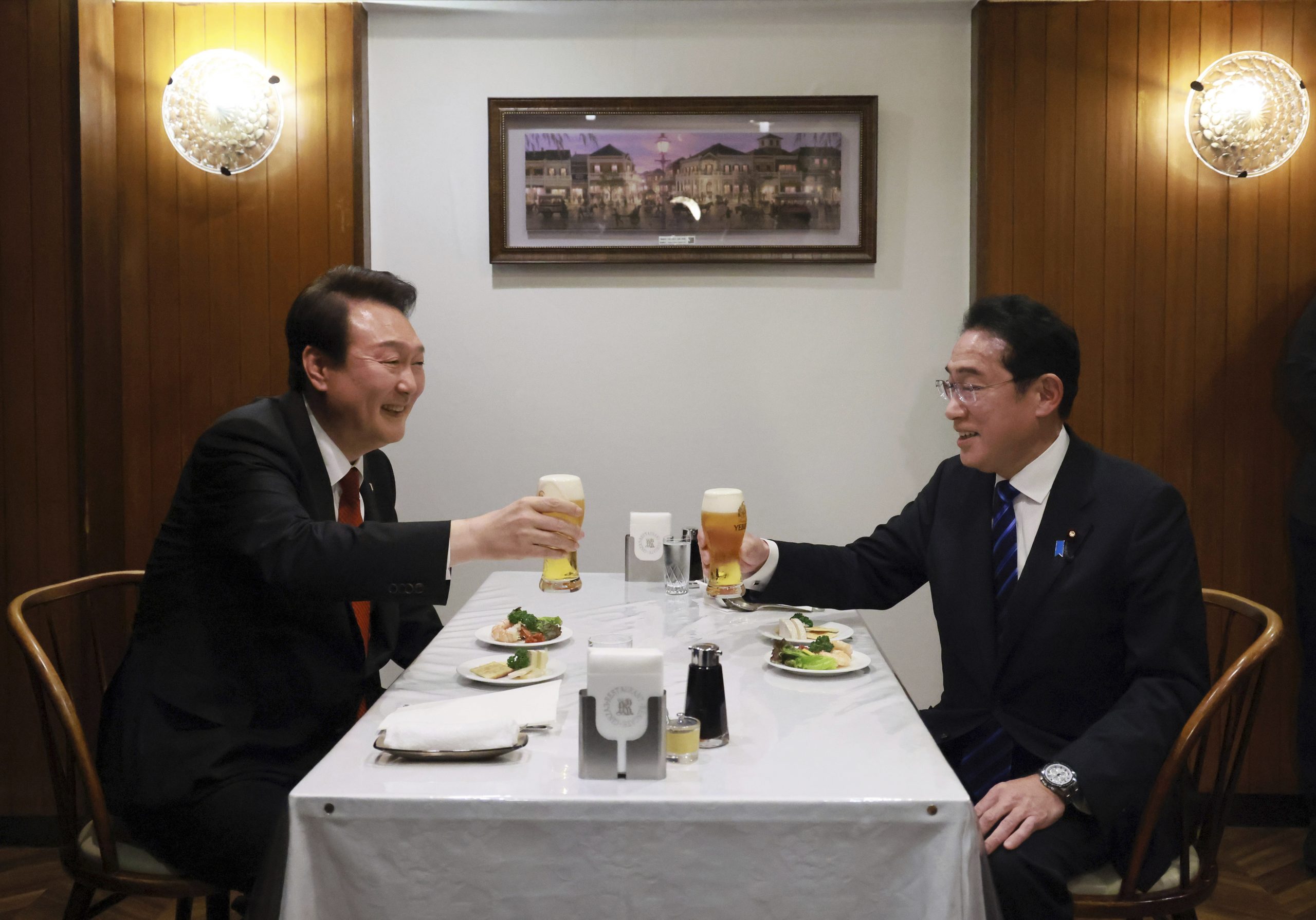 “蛋包饭”象征日韩关系回暖  恢复穿梭外交 重启安保对话