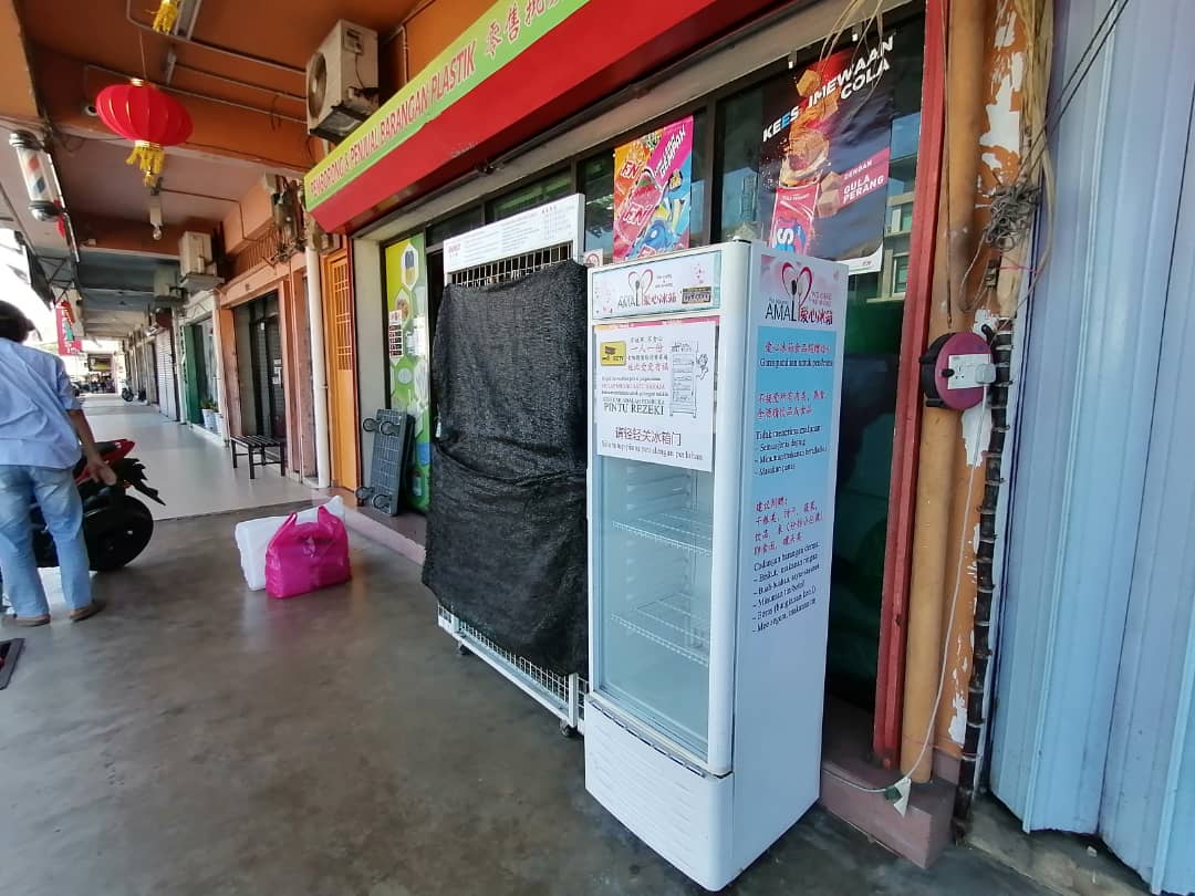 《暖势力》／运作逾6年为贫户提供温饱，关丹“爱心冰箱”来自民众暖心奉献。