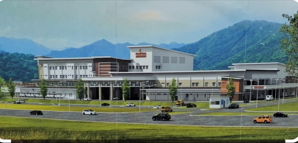 东;龙运新医院的兴建工程已完成99.86%，可是承包商却在完工最后阶段退出工程，公共工程局被迫重新遴选承包商完成工程，以致推迟医院的运作。